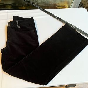 Vertigo Black size 10 black straight w/faux leather & sequin back pockets